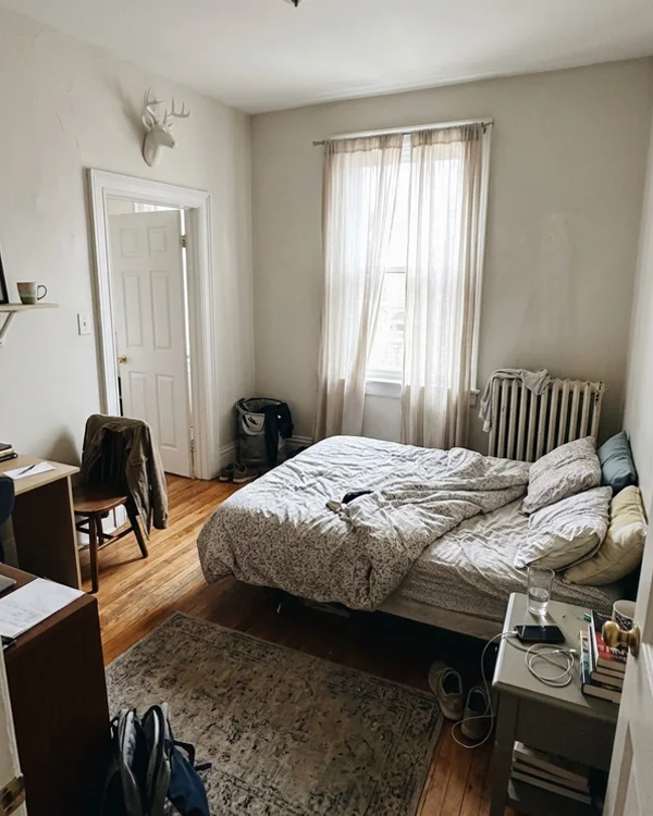 Same bedroom with a Mitsubishi wall head and the radiator kept